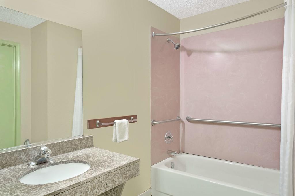 Hotel Super 8 Newnan Extérieur photo